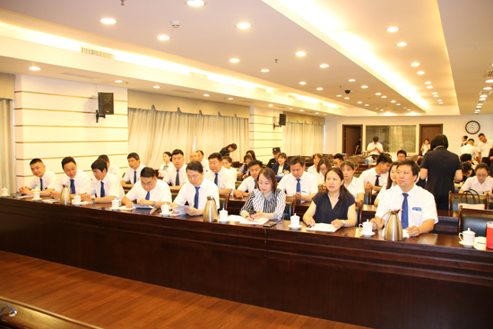 比赛评委席由公司领导及项目经理组成